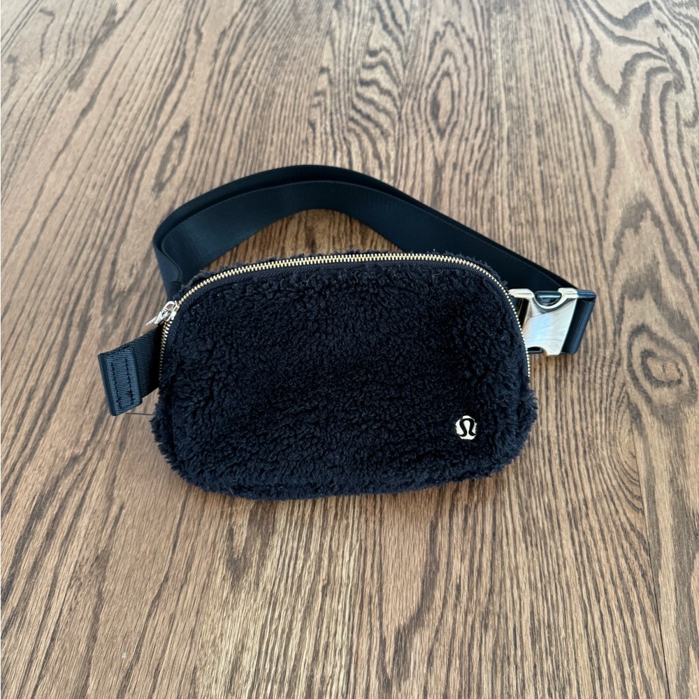 Lululmon Sherpa Everywhere Belt Bag